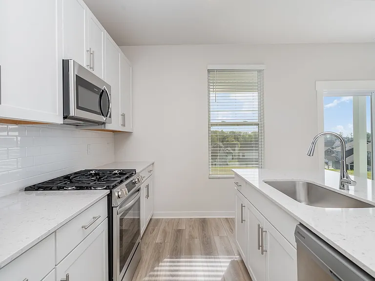 585 Lyness Dr — Photo 11