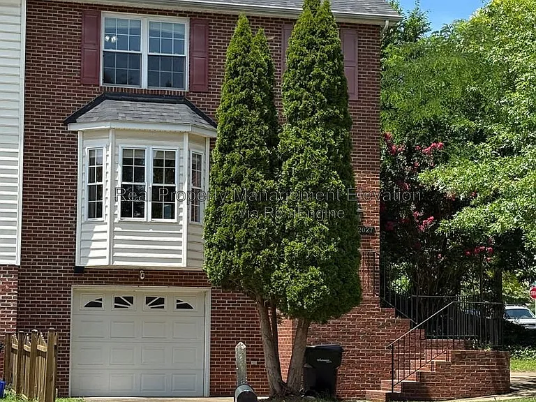 2027 Harvest Dr — Photo 1