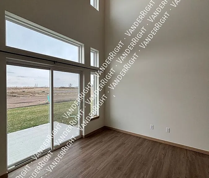 2415 E Cama Pl — Photo 2