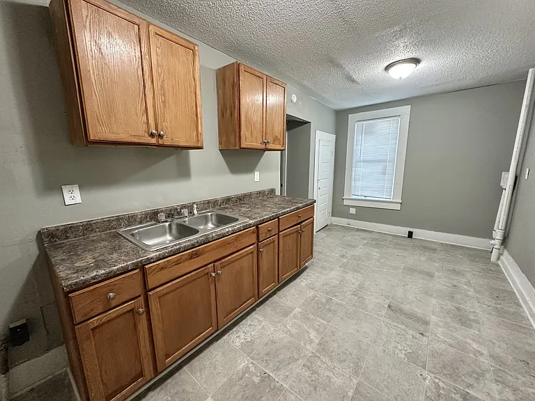 6820 Division Ave — Photo 6