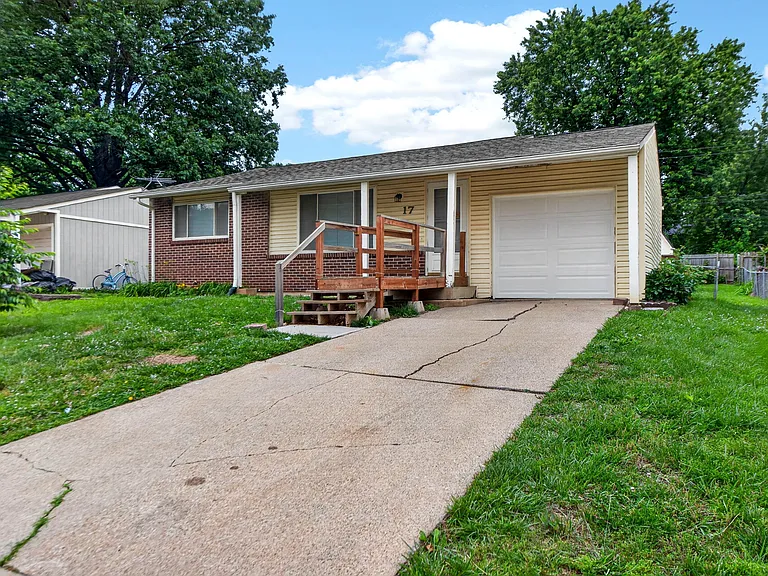 17 Hill Pl — Photo 2