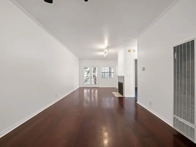 1145 Roswell Ave #203 — Photo 18