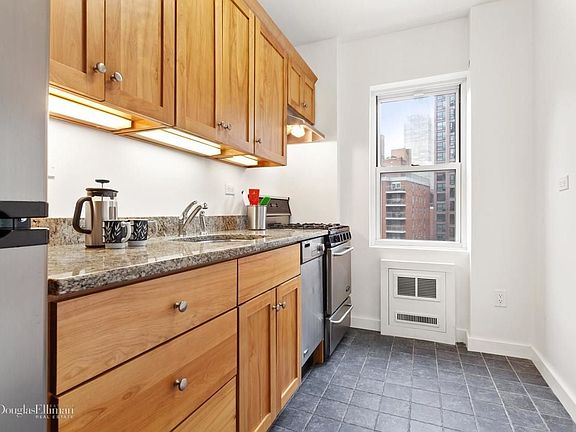 4th image of 430 E 56th St APT 8A