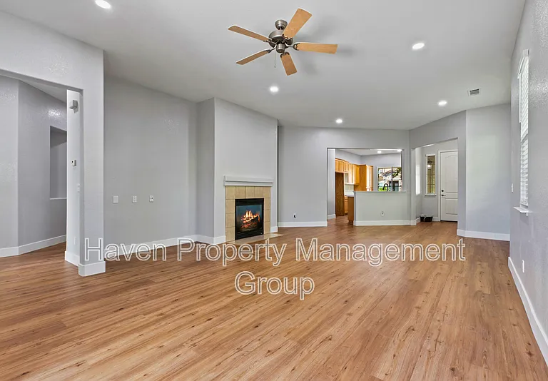 1659 Whispering Wind Dr — Photo 3