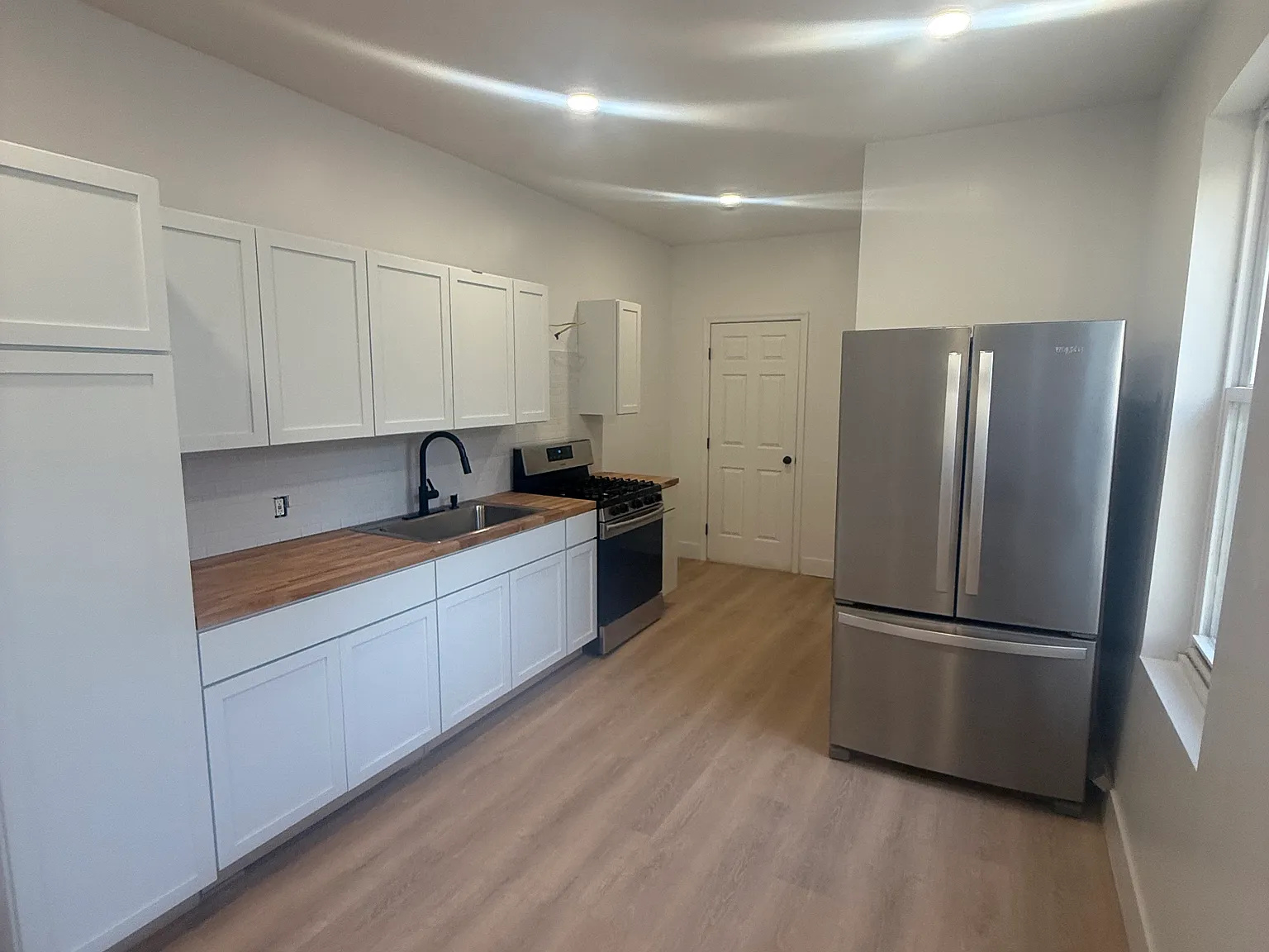 5 bed, 1676 sqft, $1,875 — Photo 2