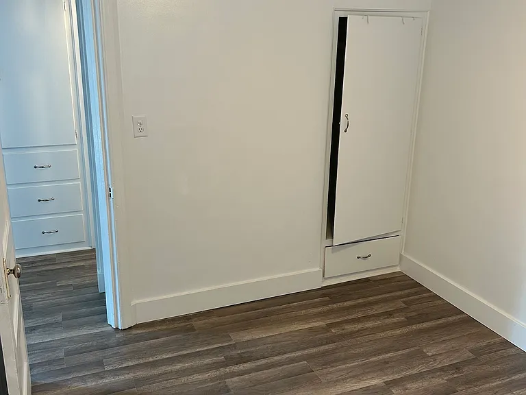 302 1st St #3 — Photo 9