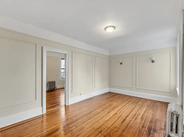 22-05 37th St #3G, Astoria, NY 11105