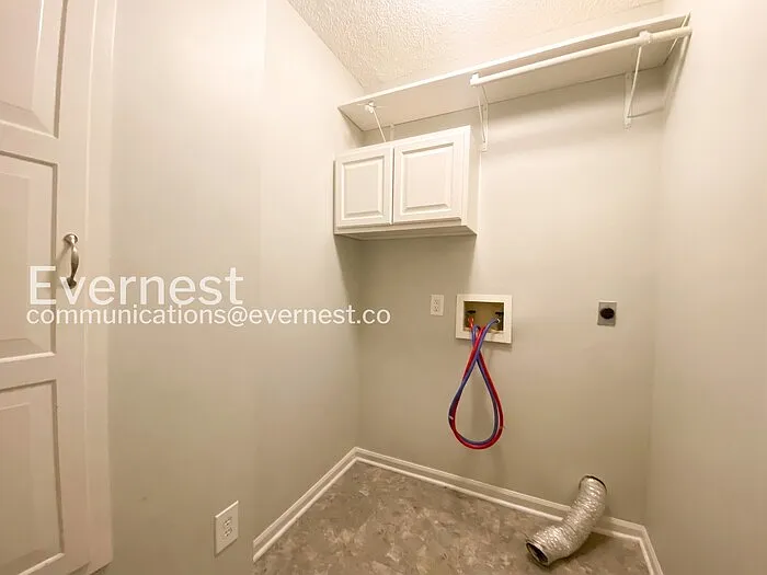 1104 E Pineview St — Photo 19