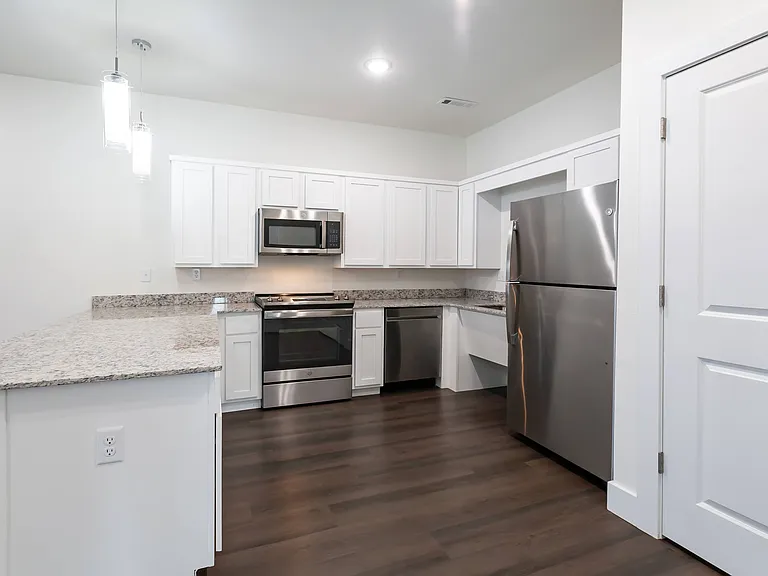 The Lakewood House Apartments — Photo 27