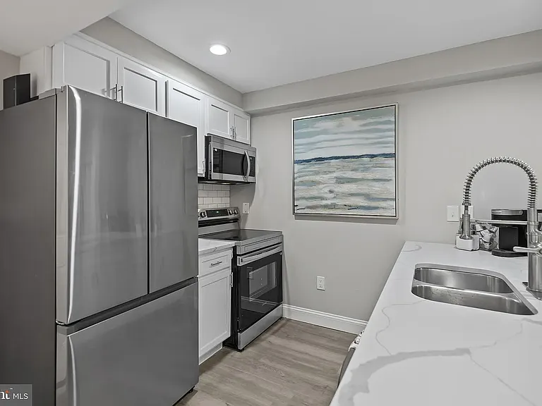 2202 E Chase St #A — Photo 15