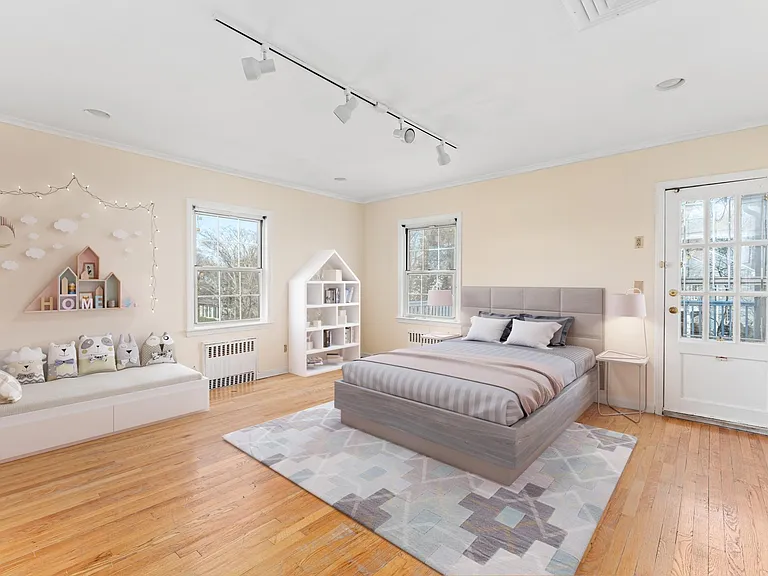 803 Barberry Ln — Photo 11