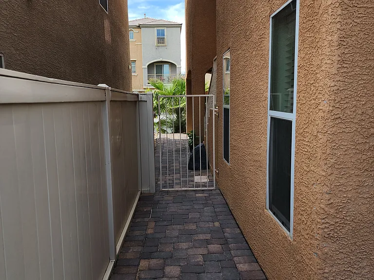 4770 Cortina Rancho St #2 — Photo 41