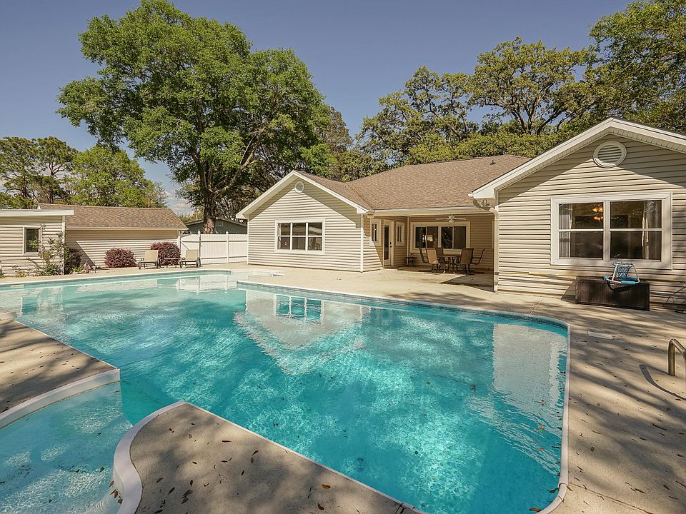 1st image of 386 Gardner Dr NE