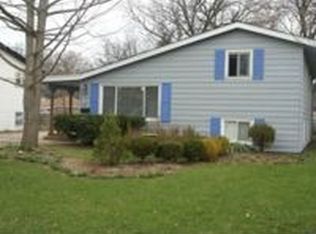 520 Apache Ave, Carpentersville, IL 60110