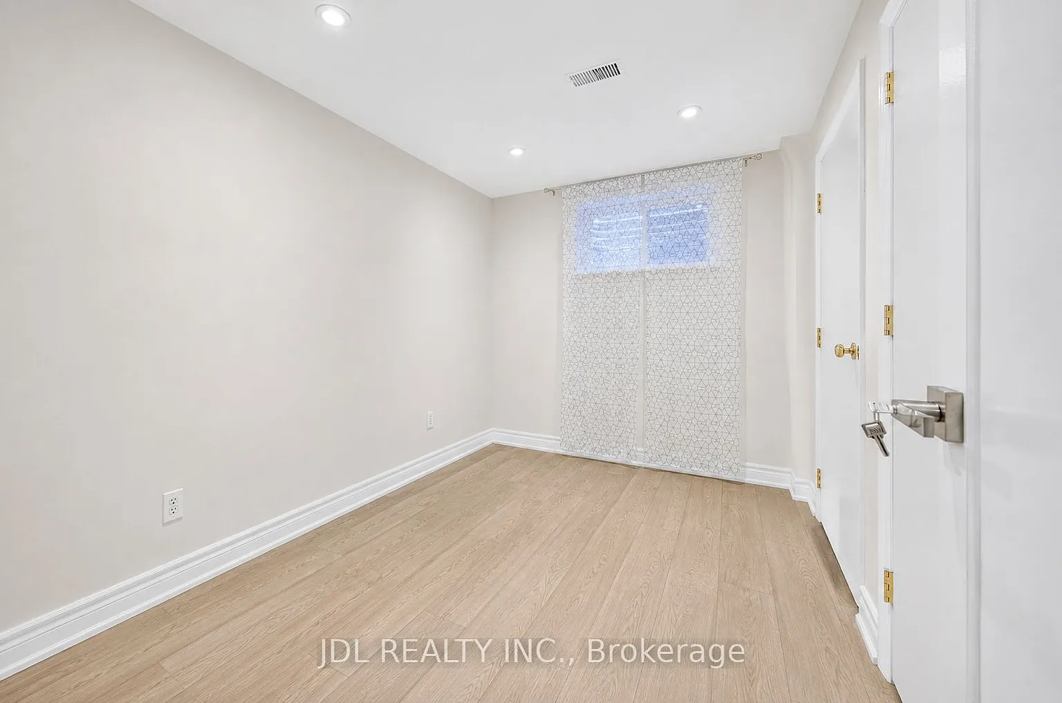 2 bed, $1,650 — Photo 4