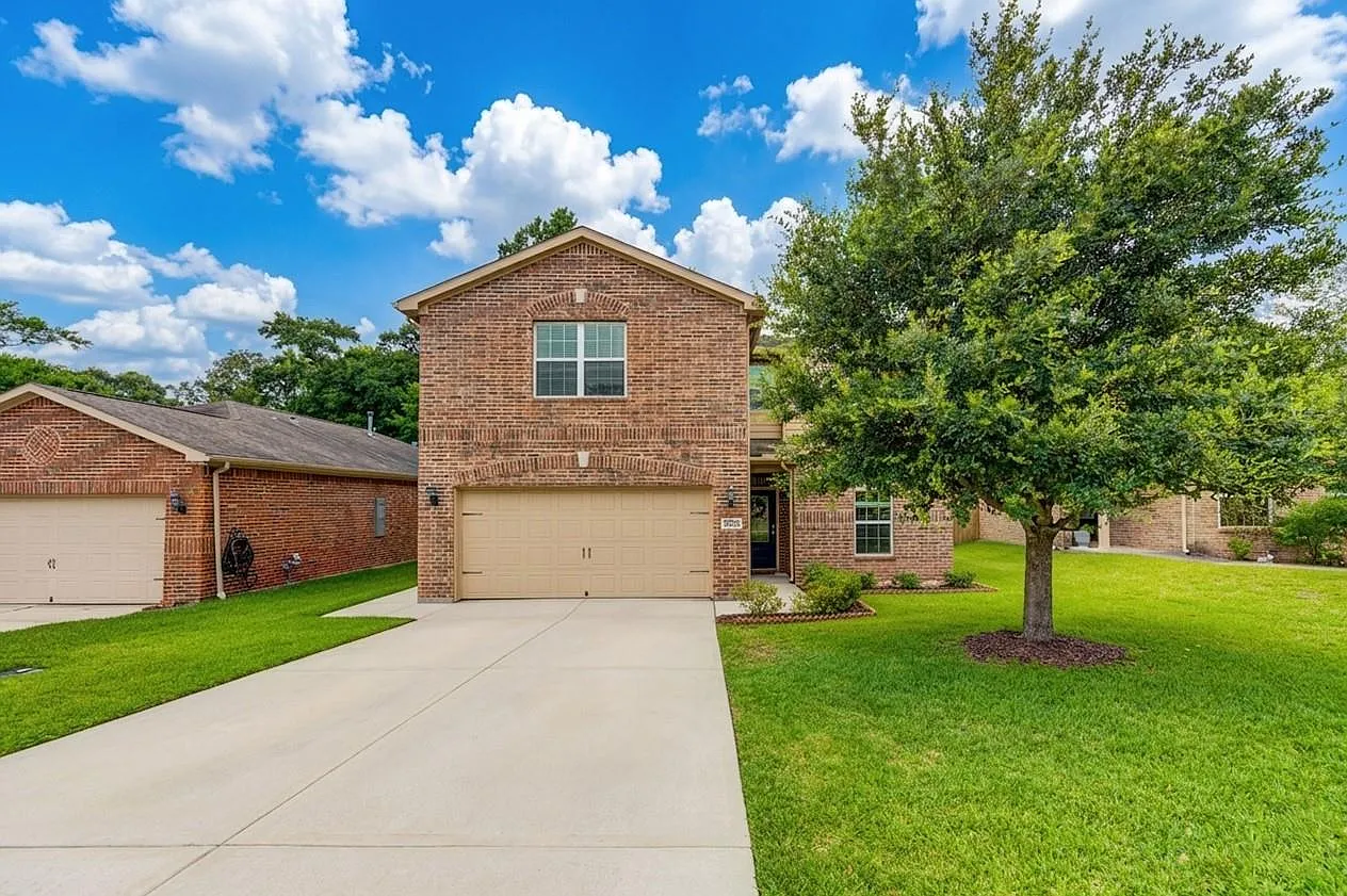 5 bed, 2.5 bath, 2748 sqft, $2,650 — Photo 2