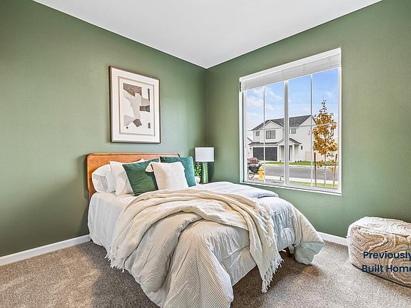 3rd image of 301 Sapphire Ave