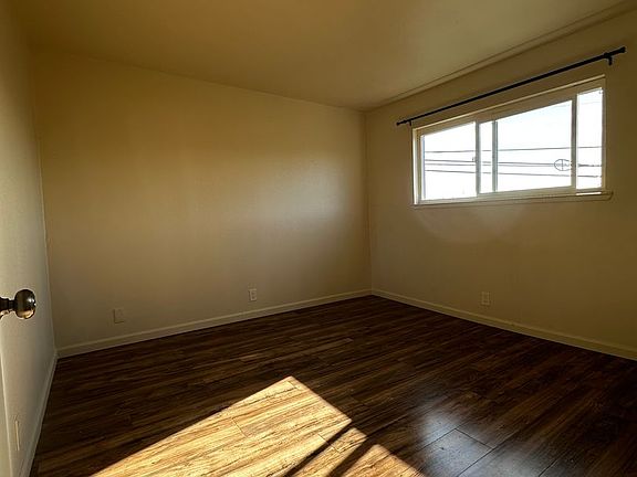 4th image of 114 Orange Ave