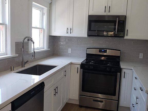 3rd image of 1144 E Broadway