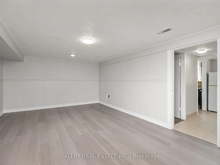 48 Clarence St #2 — Photo 7