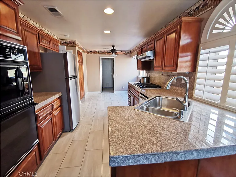 11539 Lancaster Way — Photo 9
