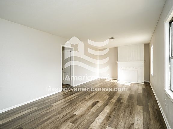 1272398_002_living_room_3.jpg