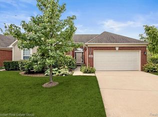 30207 Viewcrest Ct, Novi, MI 48377