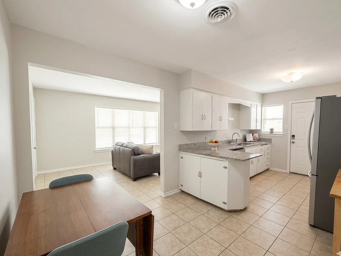 2 bed, 950 sqft, $2,000 — Photo 3