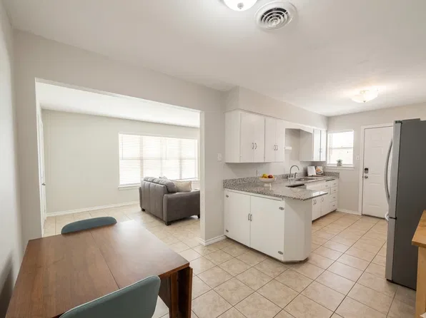 2732 W Jefferson Blvd #2732, Dallas, TX 75211