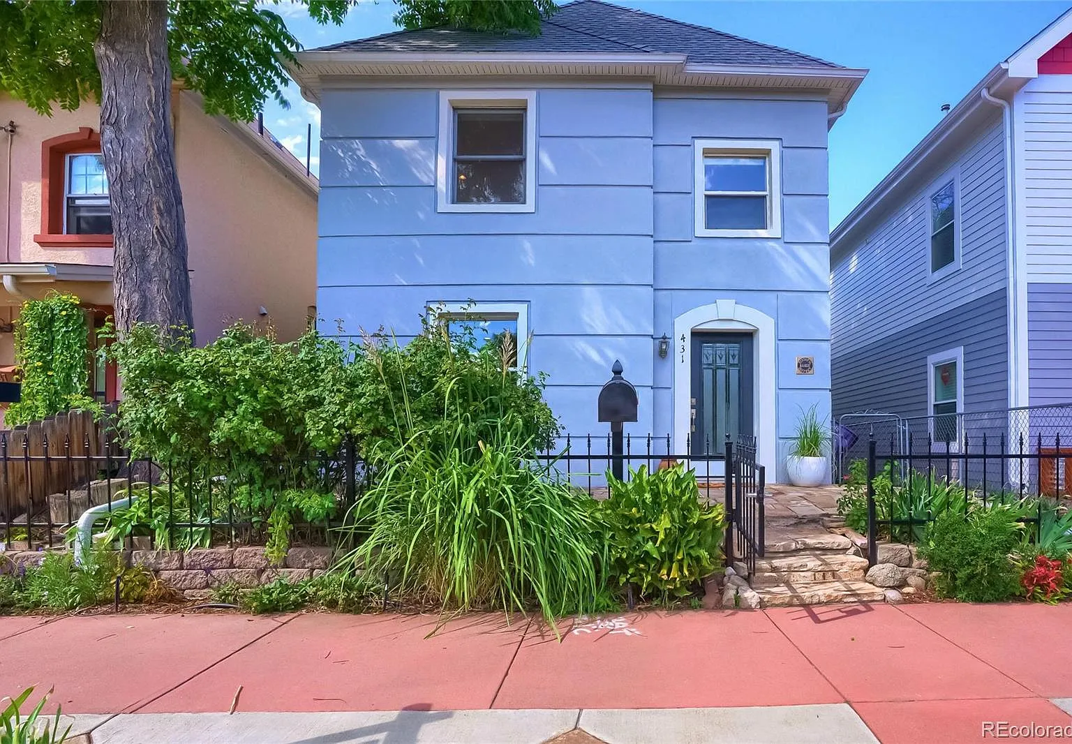 2 bed, 940 sqft, $2,400 — Photo 2