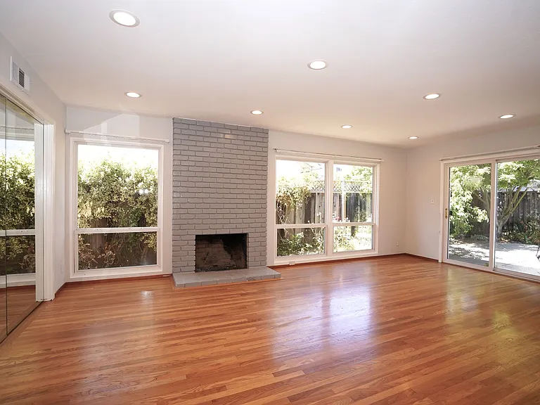 1185 Countess Ct — Photo 3