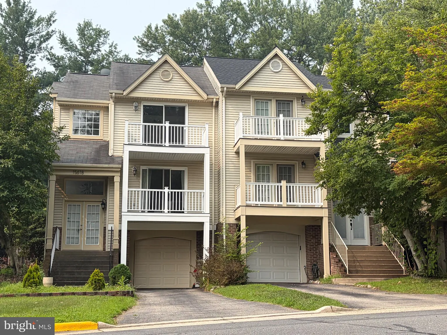 3 bed, 4.0 bath, 1828 sqft, $2,700 — Photo 3