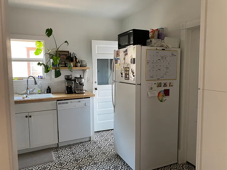 841 E Monument St — Photo 11
