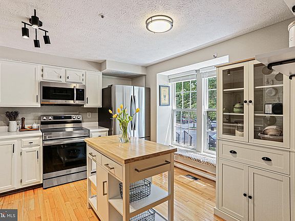 2nd image of 6045 Shepherd Sq Unit 93