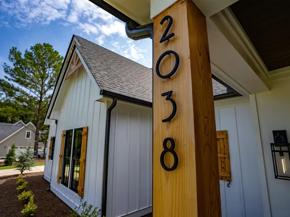 2038 Clearwater Dr, White Plains, GA 30678