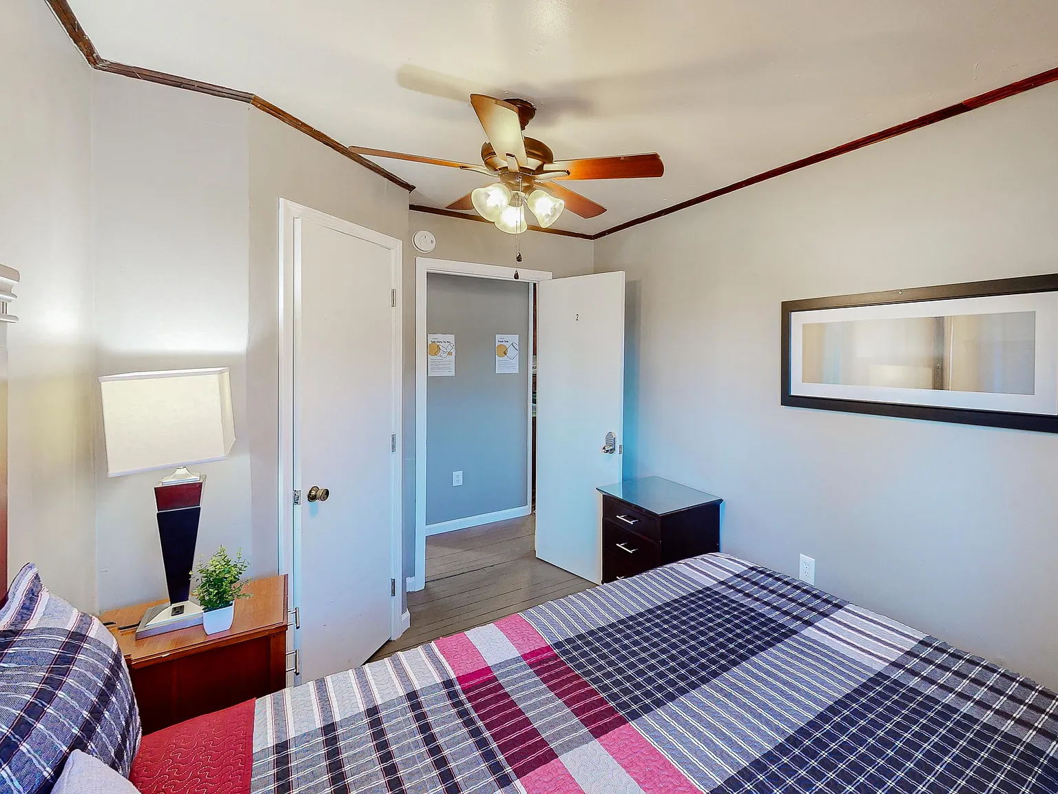 4 bed, 1.0 bath, $771 — Photo 2
