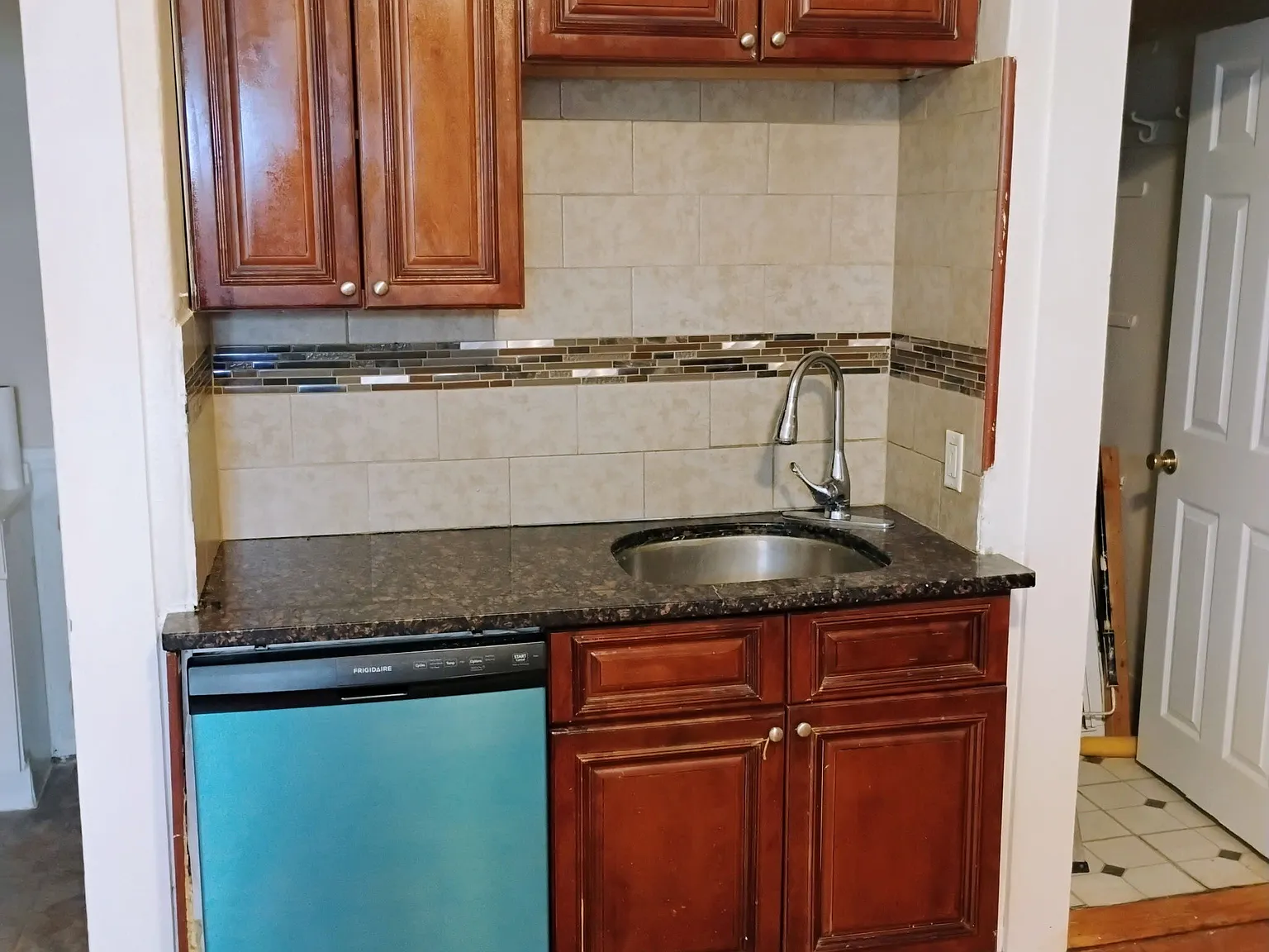 107 Ames St — Photo 4