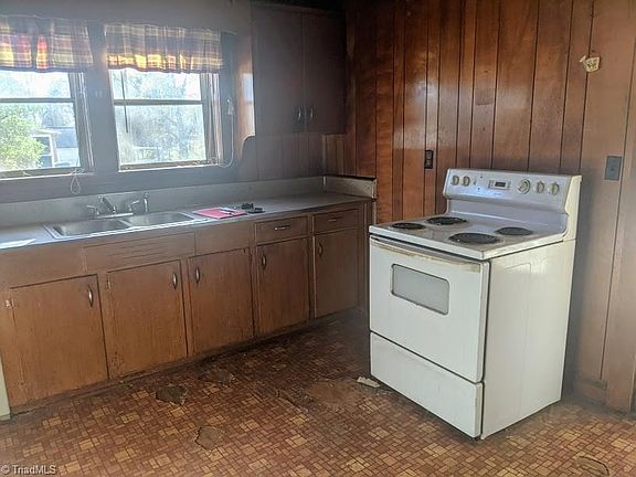 5th image of 314 Poe St