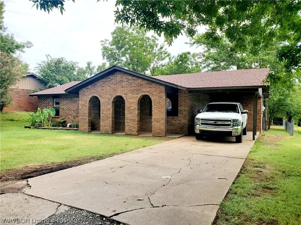 904 Fowler Ave, Poteau, OK 74953