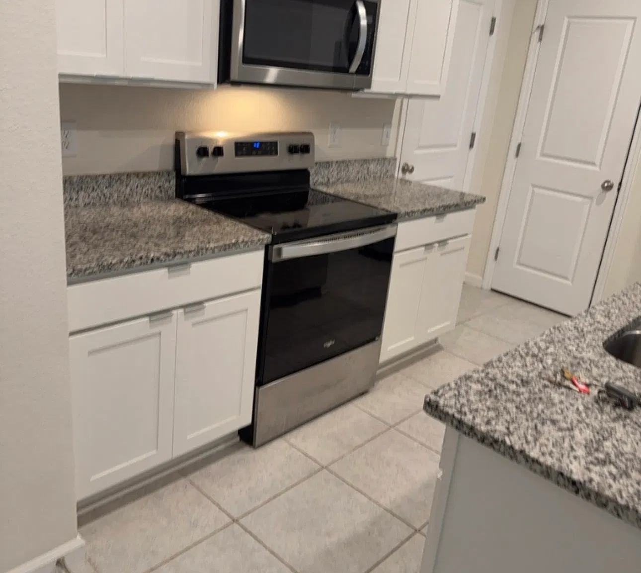 3 bed, 2.5 bath, 1826 sqft, $2,100 — Photo 2