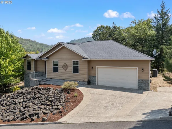 251 Winchester Creek Ave, Winchester, OR 97495