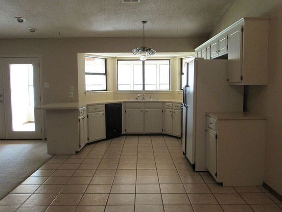 4th image of 7214 NW Cherry Cir