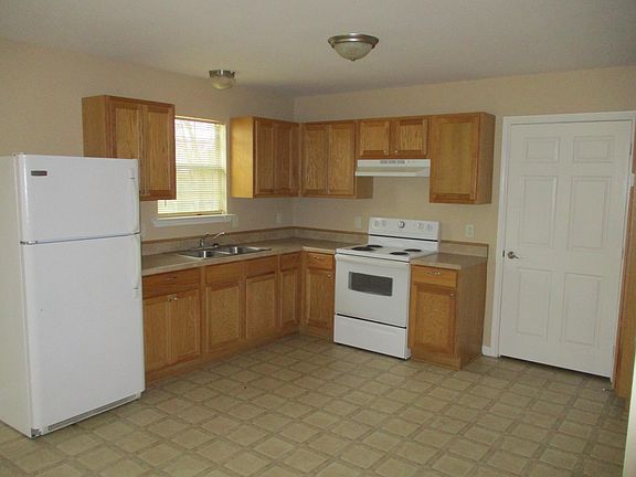 4th image of 302 N Washington St