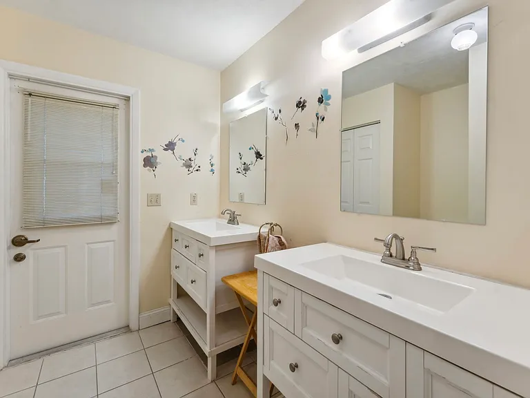 Westlawn Pl — Photo 9