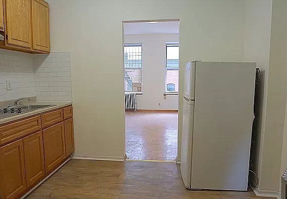 2nd image of 178 Ludlow St #1B