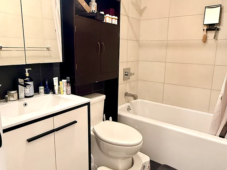 1183 New York Ave #3B — Photo 8