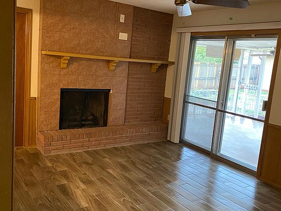 4th image of 533 SW 63rd Ter