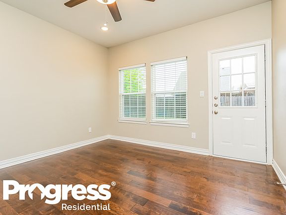 5th image of 307 Mesa Wood Dr