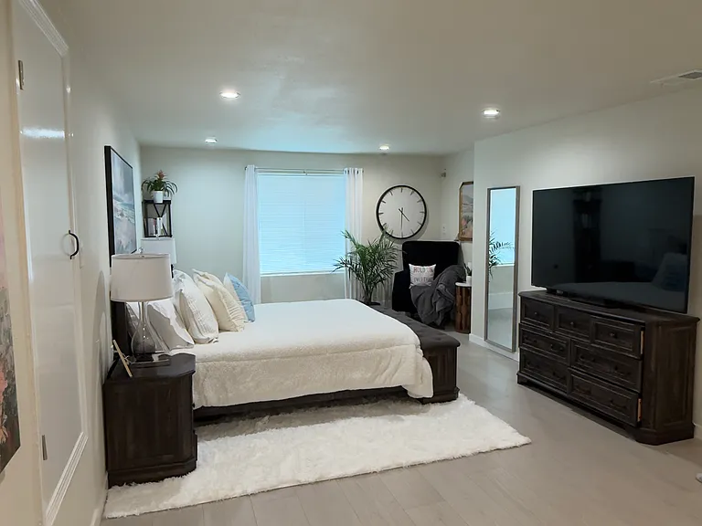 Palmdale Ave — Photo 3