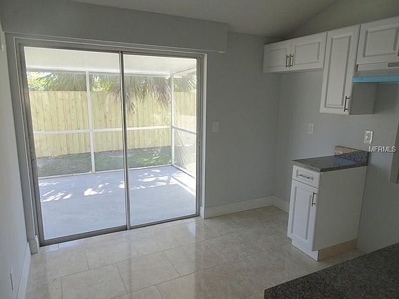 4th image of 10118 Chimney Hill Ct